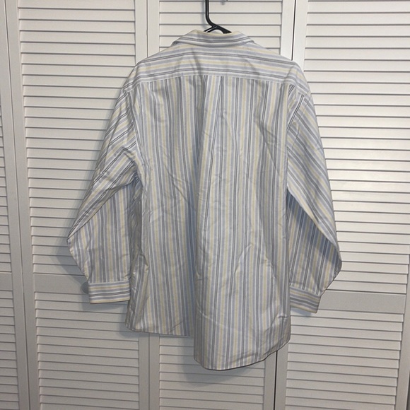 L. L. BEAN Men traditional fit Shirt button sleeve - Picture 3 of 5